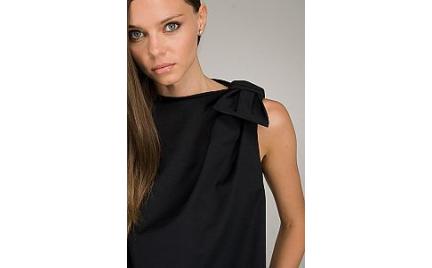 Czarna sukienka Valentino