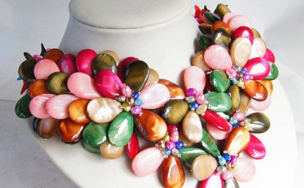 Gigantyczne naszyjniki Audrey Jewelry