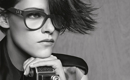 Kristen Stewart w okularach Chanel. Zobacz nowe zdjęcia Karla Lagerfelda