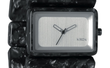Zegarek Nixon: innowacyjna forma i maksimum wygody