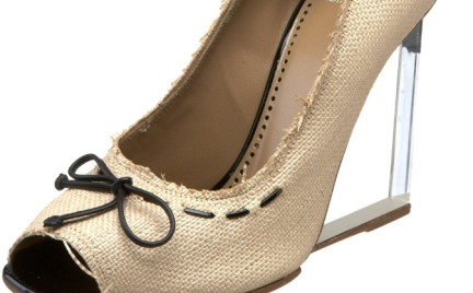 Nietypowy projekt: przewrotne buty Moschino