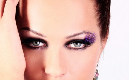 Karnawałowo: stylizacja z Fantasy Feathers Nouveau Lashes