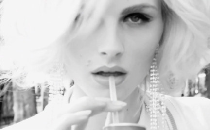 Andrej Pejic w roli Marilyn Monroe