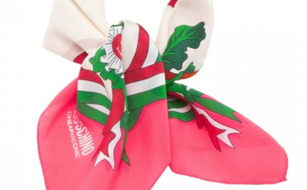 Super kolorowe apaszki Moschino