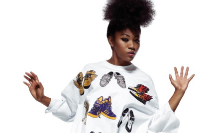 Hit: Jeremy Scott t-shirt z butami