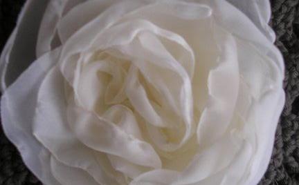 Poniżej 100 zł: Biały kwiat