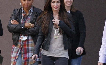 W stylu gwiazdy: dżinsy Siwy Megan Fox